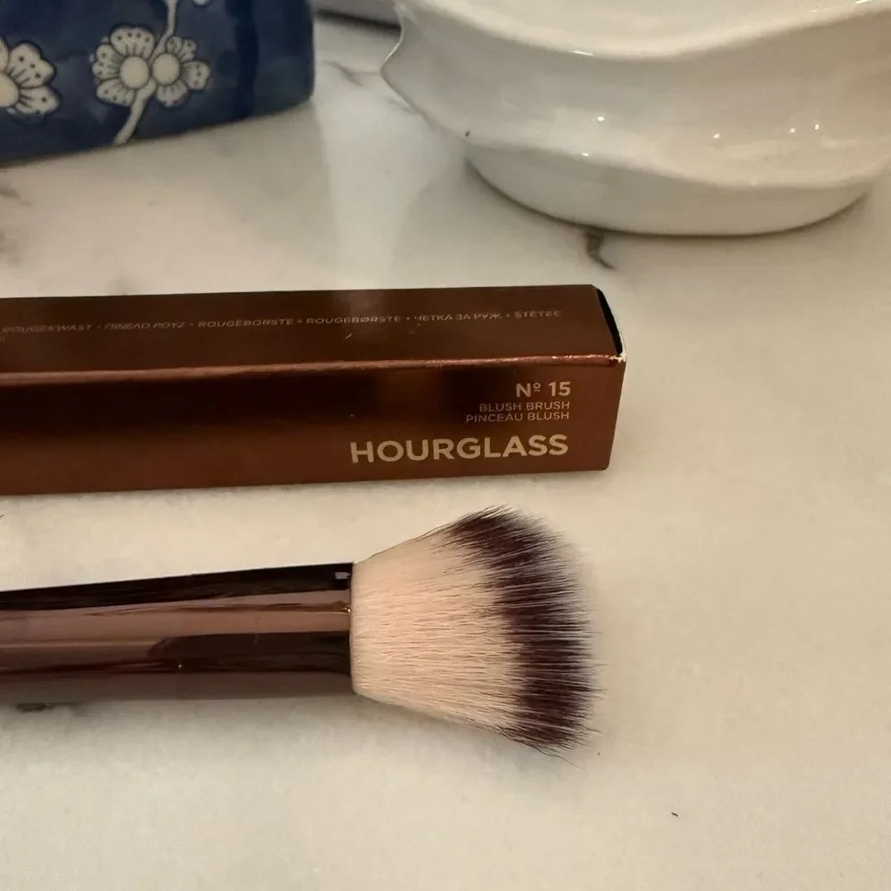 Hourglass  NO. 15 BLUSH BRUSH